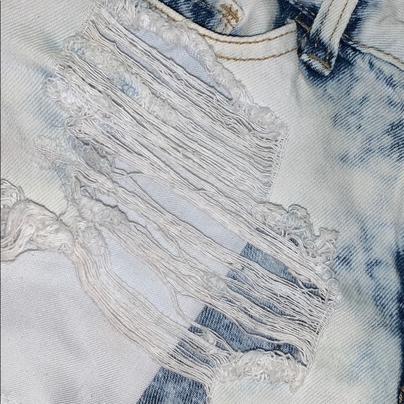 Booty acid wash ripped jean shorts - Picture 5 of 5